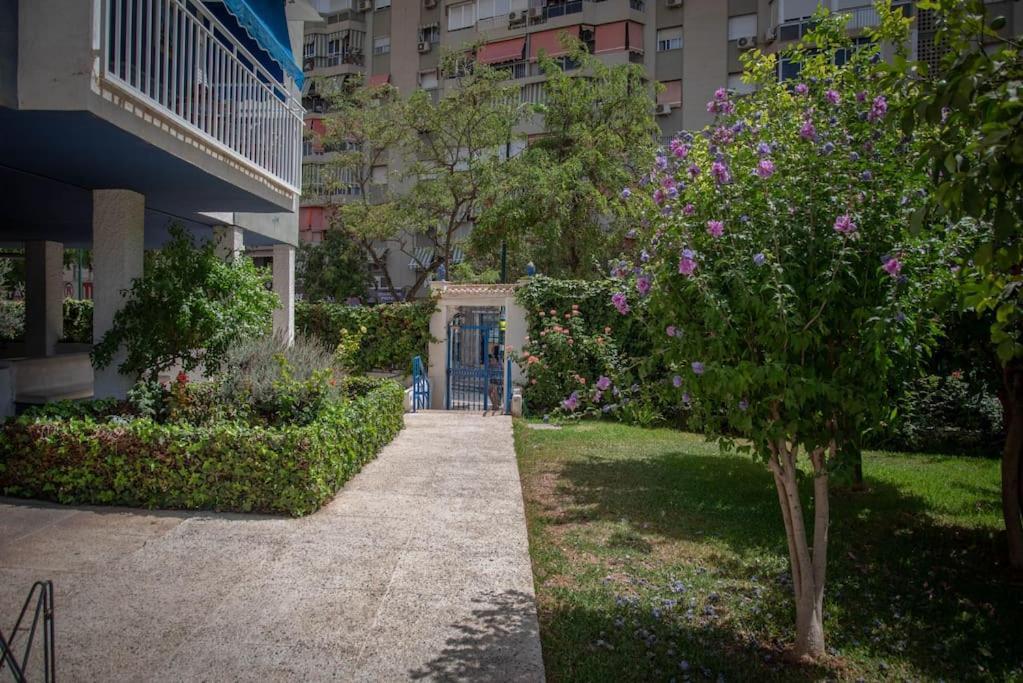 말라가 Piso Con Jardin 아파트 외부 사진